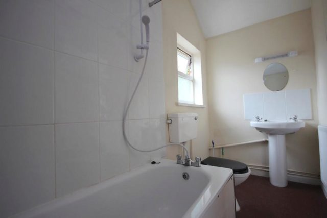  Image of 1 bedroom Flat to rent in Larches Lane Wolverhampton WV3 at Larches Lane, Wolverhampton