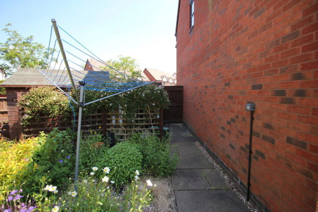  Image of 2 bedroom Semi-Detached house to rent in Lutley Close Bradmore Wolverhampton WV3 at Lutley Close, Bradmore, Wolverhampton