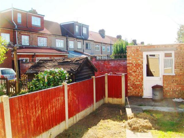  Image of 3 bedroom Terraced house to rent in High Road Chadwell Heath Romford RM6 at High Road, Chadwell Heath, Ilford