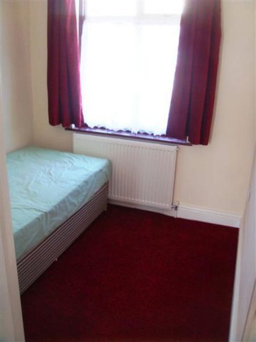  Image of 3 bedroom Terraced house to rent in High Road Chadwell Heath Romford RM6 at High Road, Chadwell Heath, Ilford