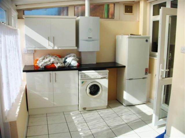  Image of 3 bedroom Terraced house to rent in High Road Chadwell Heath Romford RM6 at High Road, Chadwell Heath, Ilford