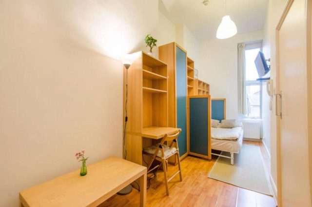  Image of Studio flat to rent in West Cromwell Road London SW5 at West Cromwell Road, Earls Court, SW5