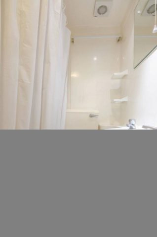 Image of Studio flat to rent in West Cromwell Road London SW5 at West Cromwell Road, Earls Court, SW5