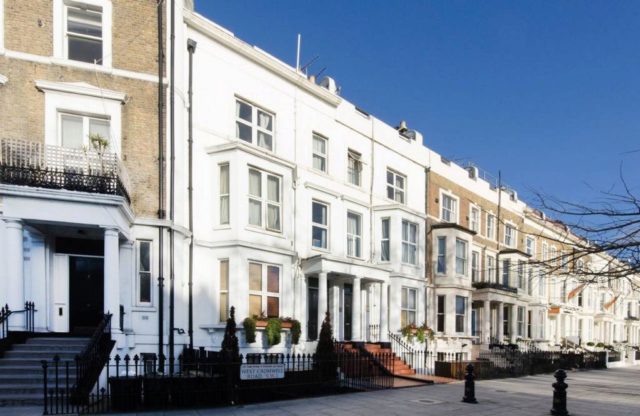  Image of Studio flat to rent in West Cromwell Road London SW5 at West Cromwell Road, Earls Court, SW5