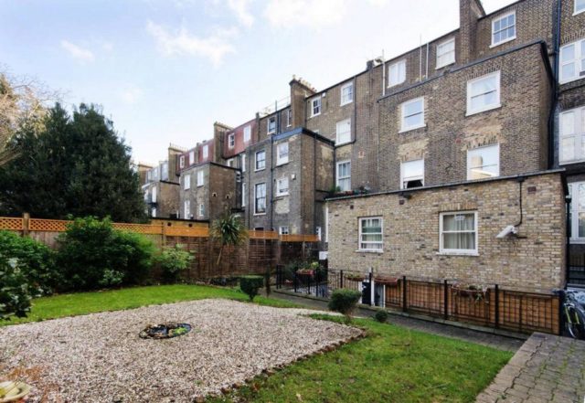  Image of Studio flat to rent in West Cromwell Road London SW5 at West Cromwell Road, Earls Court, SW5