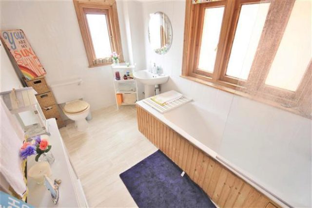  Image of 2 bedroom Flat for sale in Parkwood Road Southbourne Bournemouth BH5 at Parkwood Road, Bournemouth