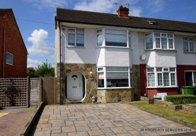  Image of 3 bedroom End of Terrace for sale in Churchgate Cheshunt Waltham Cross EN8 at Churchgate, West Cheshunt