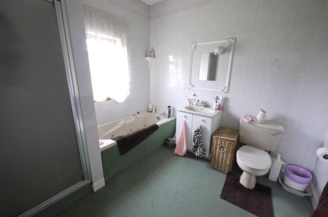  Image of Detached house for sale in Darnicle Hill Cheshunt Waltham Cross EN7 at Darnicle Hill, West Cheshunt