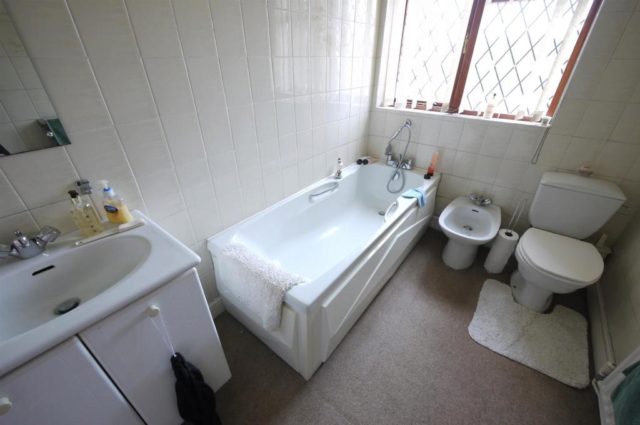 Image of Detached house for sale in Darnicle Hill Cheshunt Waltham Cross EN7 at Darnicle Hill, West Cheshunt