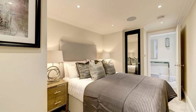  Image of 2 bedroom Houses to rent in Park Walk London SW10 at Park Walk, Chelsea, SW10