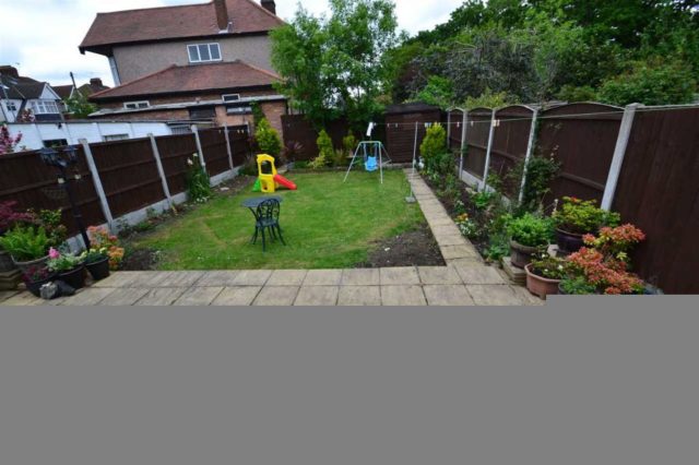  Image of 4 bedroom Bungalow to rent in Woodville Gardens Ilford IG6 at Woodville Gardens, Ilford