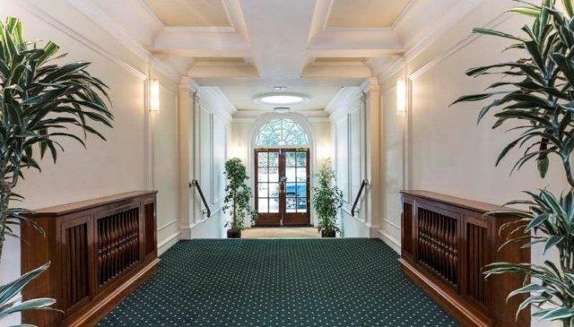 Image of Studio flat to rent in Fulham Road London SW3 at Fulham Road, Chelsea, SW3