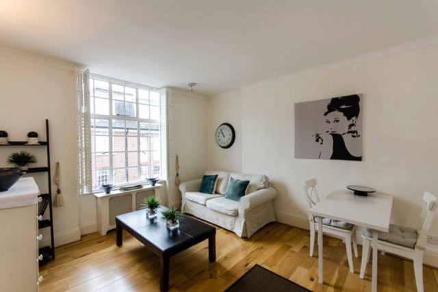  Image of Studio flat to rent in Queen