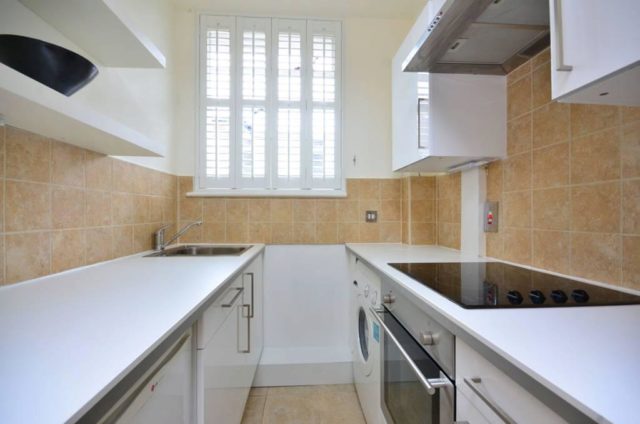  Image of Studio flat to rent in Queen