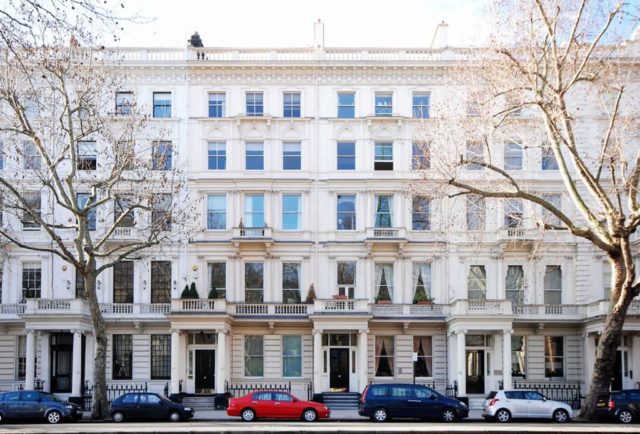  Image of Studio flat to rent in Queen