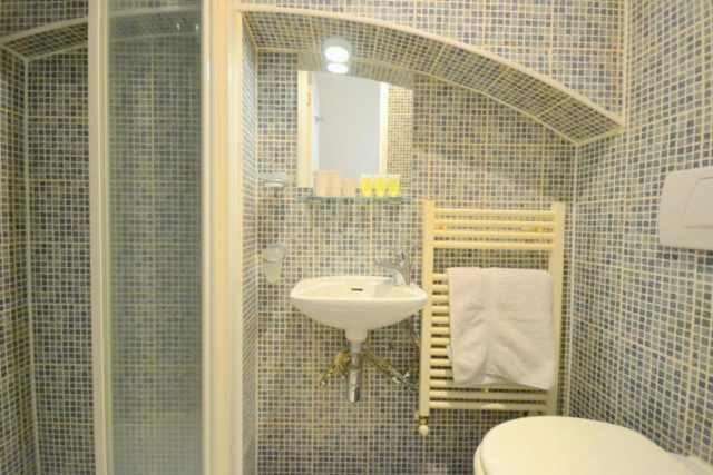  Image of Studio flat to rent in Belgrave Road London SW1V at Belgrave Road, Pimlico, SW1V