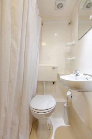  Image of Studio flat to rent in West Cromwell Road London SW5 at West Cromwell Road, Earls Court, SW5