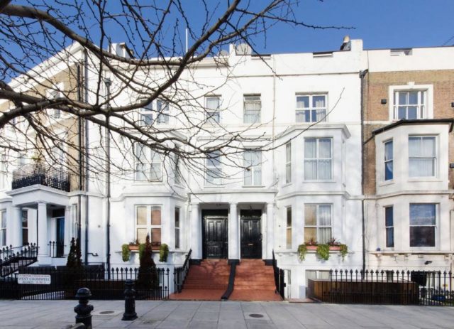  Image of Studio flat to rent in West Cromwell Road London SW5 at West Cromwell Road, Earls Court, SW5