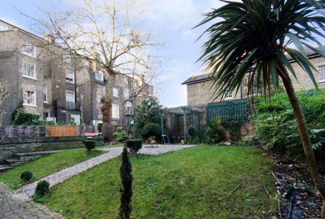  Image of Studio flat to rent in West Cromwell Road London SW5 at West Cromwell Road, Earls Court, SW5