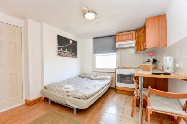  Image of Studio flat to rent in West Cromwell Road London SW5 at West Cromwell Road, Earls Court, SW5