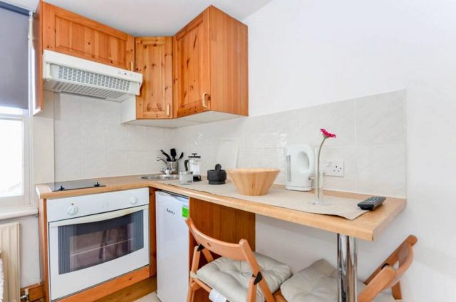  Image of Studio flat to rent in West Cromwell Road London SW5 at West Cromwell Road, Earls Court, SW5