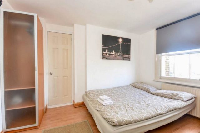  Image of Studio flat to rent in West Cromwell Road London SW5 at West Cromwell Road, Earls Court, SW5