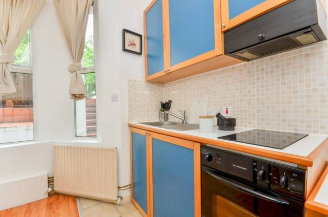  Image of Studio flat to rent in West Cromwell Road London SW5 at West Cromwell Road, Kensington, SW5