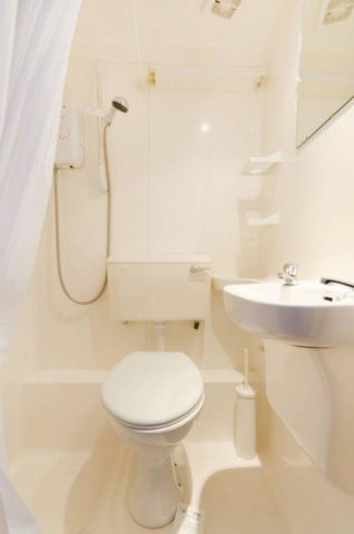  Image of Studio flat to rent in West Cromwell Road London SW5 at West Cromwell Road, Kensington, SW5