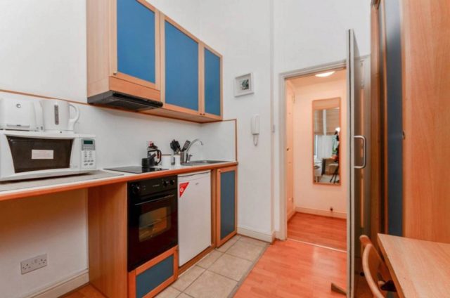  Image of Studio flat to rent in West Cromwell Road London SW5 at West Cromwell Road, Earls Court, SW5