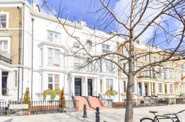  Image of Studio flat to rent in West Cromwell Road London SW5 at West Cromwell Road, Earls Court, SW5
