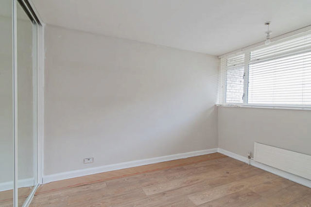  Image of 1 bedroom Flat to rent in Churchill Gardens London SW1V at Moyle House, Churchill Gardens, Pimlico, SW1V