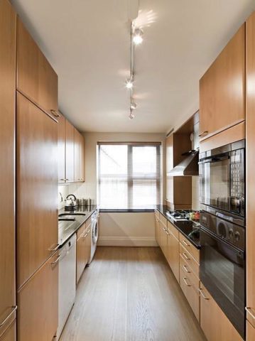  Image of 2 bedroom Flat to rent in Brick Street London W1J at Brick Street, Mayfair, W1J