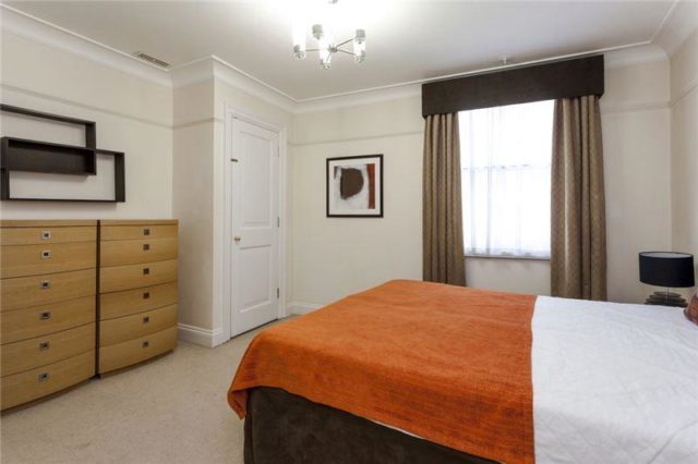  Image of 3 bedroom Flat to rent in Prince of Wales Terrace London W8 at Prince of Wales Terrace, South Kensington, W8