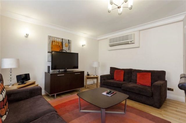  Image of 3 bedroom Flat to rent in Prince of Wales Terrace London W8 at Prince of Wales Terrace, South Kensington, W8