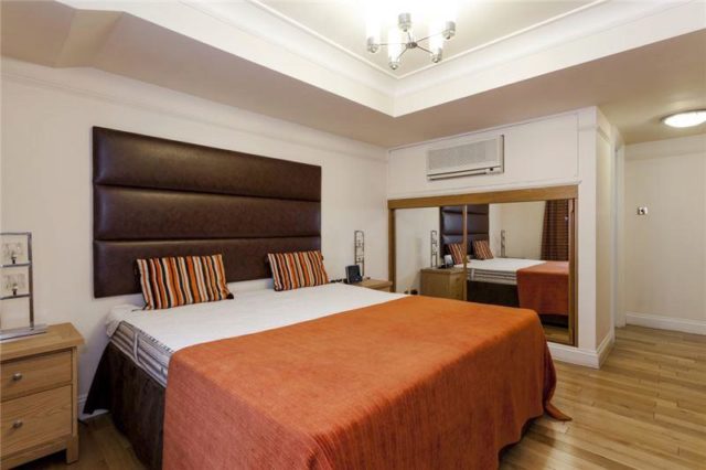  Image of 3 bedroom Flat to rent in Prince of Wales Terrace London W8 at Prince of Wales Terrace, South Kensington, W8