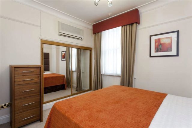  Image of 3 bedroom Flat to rent in Prince of Wales Terrace London W8 at Prince of Wales Terrace, South Kensington, W8