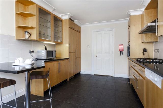  Image of 3 bedroom Flat to rent in Prince of Wales Terrace London W8 at Prince of Wales Terrace, South Kensington, W8