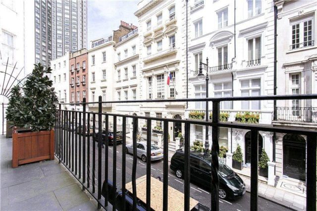  Image of 1 bedroom Flat to rent in Hertford Street London W1J at Hertford Street, Mayfair, W1J