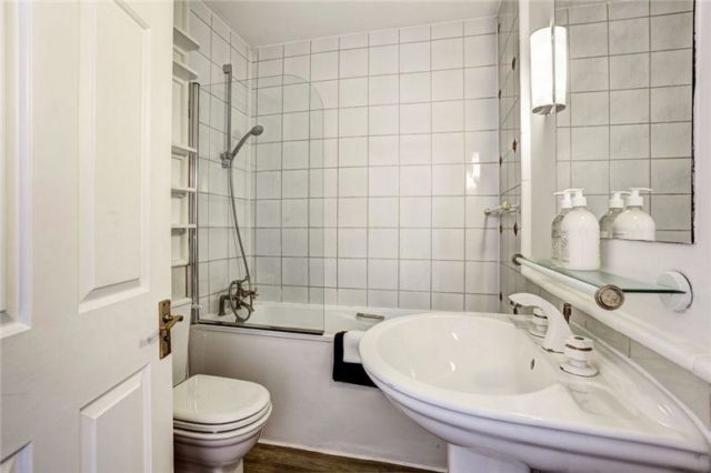 Image of 2 bedroom Flat to rent in Lexham Gardens London W8 at Lexham Gardens, South Kensington, W8