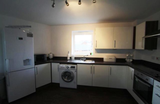  Image of 2 bedroom Flat to rent in Akron Drive Wolverhampton WV10 at Akron Drive, Wolverhampton