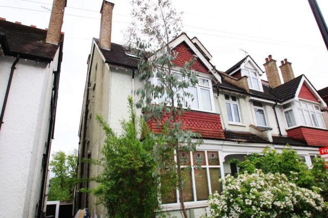  Image of 2 bedroom Flat for sale in Blenheim Park Road South Croydon CR2 at Blenheim Park Road, South Croydon
