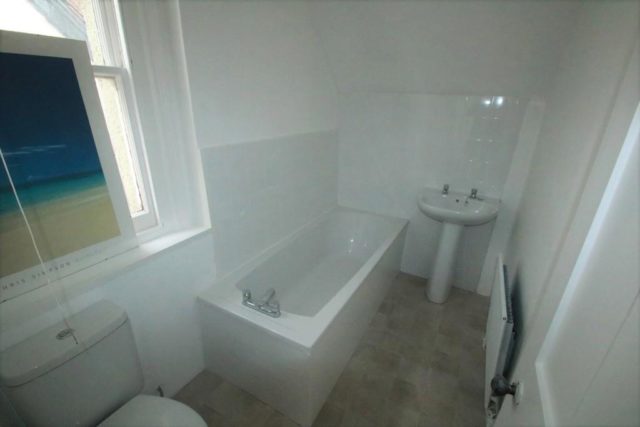  Image of 2 bedroom Flat for sale in Blenheim Park Road South Croydon CR2 at Blenheim Park Road, South Croydon