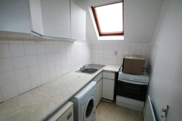  Image of 2 bedroom Flat for sale in Blenheim Park Road South Croydon CR2 at Blenheim Park Road, South Croydon