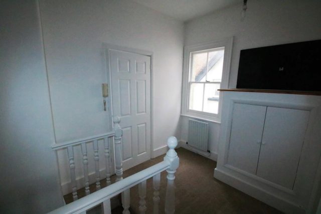  Image of 2 bedroom Flat for sale in Blenheim Park Road South Croydon CR2 at Blenheim Park Road, South Croydon