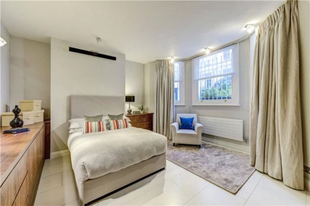  Image of 3 bedroom Maisonette to rent in Stafford Terrace London W8 at Stafford Terrace, Kensington, W8