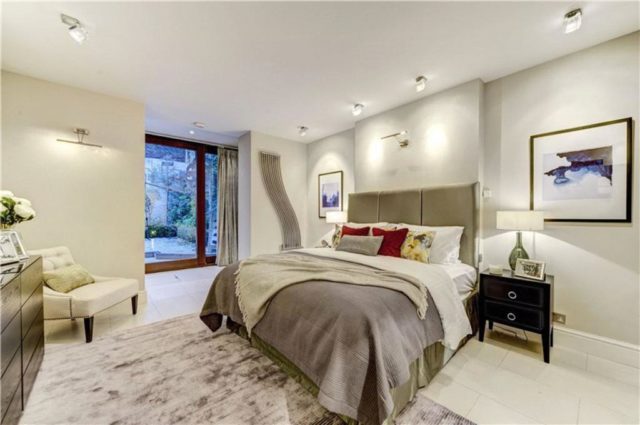  Image of 3 bedroom Maisonette to rent in Stafford Terrace London W8 at Stafford Terrace, Kensington, W8