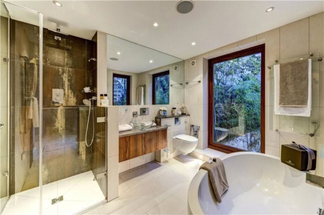  Image of 3 bedroom Maisonette to rent in Stafford Terrace London W8 at Stafford Terrace, Kensington, W8