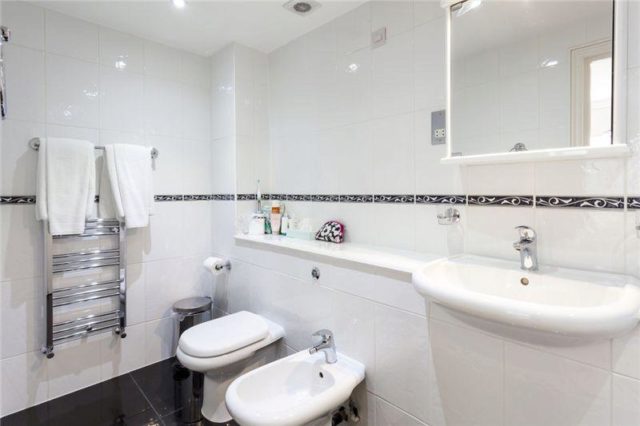  Image of 1 bedroom Flat to rent in Hertford Street London W1J at Hertford Street, Mayfair, W1J