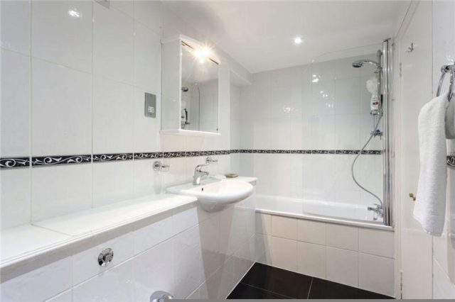  Image of 1 bedroom Flat to rent in Hertford Street London W1J at Hertford Street, Mayfair, W1J
