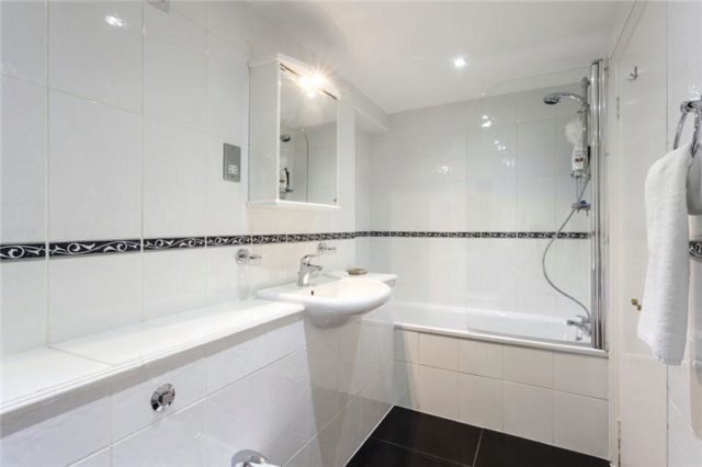  Image of 1 bedroom Flat to rent in Hertford Street London W1J at Hertford Street, Mayfair, W1J